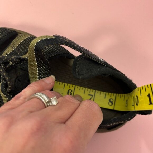 Kids Black and Tan Keen Sandals - Picture 8 of 10